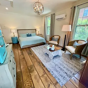 Guest house 5 Stars In Eastover, Charlotte
